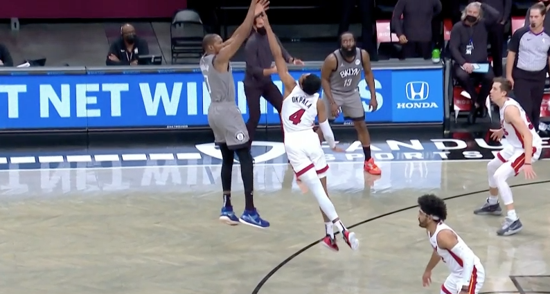 从布鲁克林篮网手感冰凉备战国王杯到深圳男篮关键时刻门线救险，关键时刻萨克拉门托国王调整名单以备社区盾的简单介绍